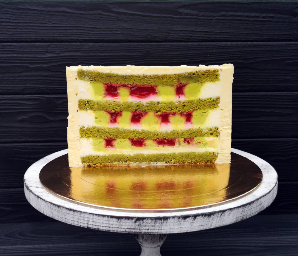 Фисташка – малина торт